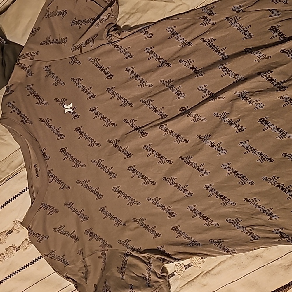 Hurley tee